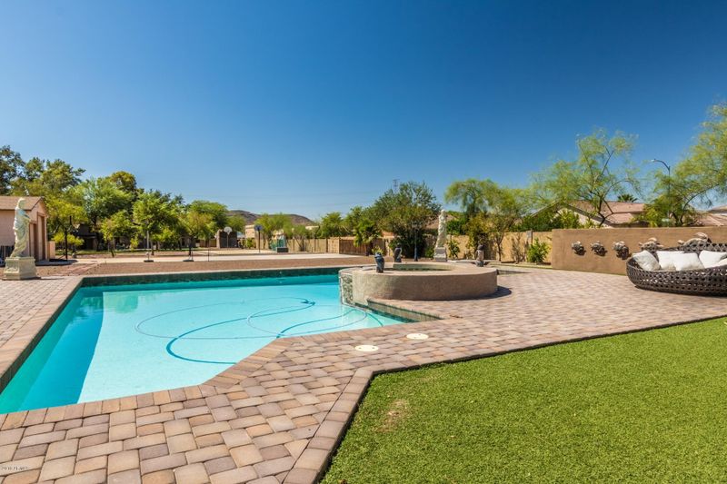 5241 W Fallen Leaf Ln, Glendale, AZ 85310