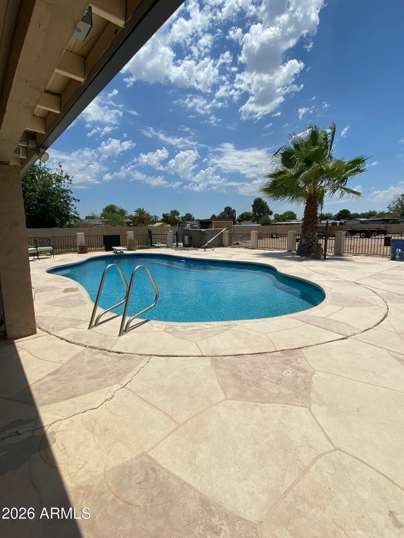 5241 W Tierra Buena Ln, Glendale, AZ 85306