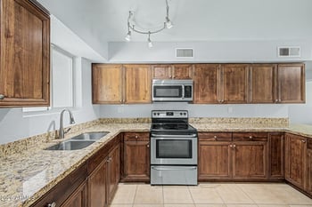 5244 Sanna St, Glendale, AZ 85302