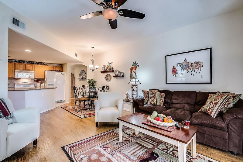 5249 E Shea Blvd #111, Scottsdale, AZ 85254