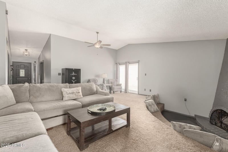 5249 Mountain View Rd, Glendale, AZ 85302