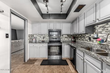 5249 Mountain View Rd, Glendale, AZ 85302