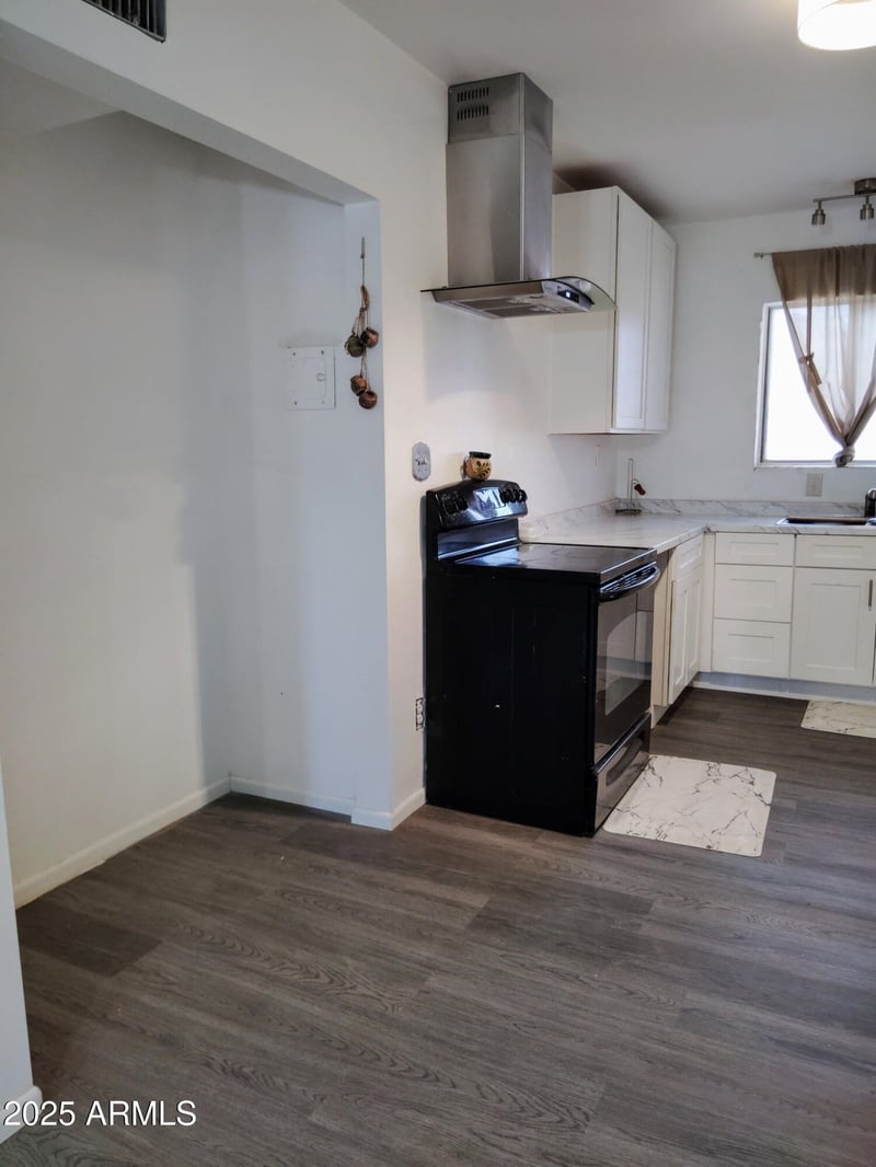 525 Buist St, Phoenix, AZ 85041