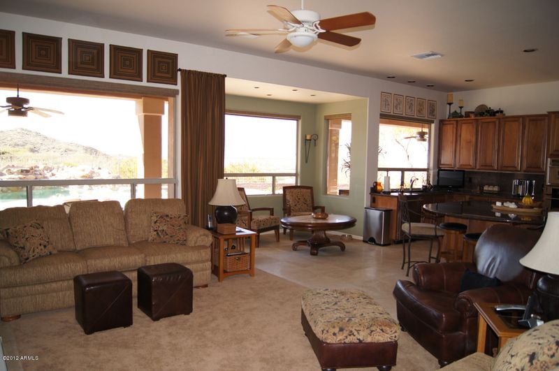 525 E Cathedral Rock Dr, Phoenix, AZ 85048