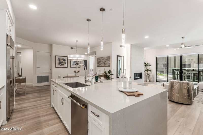 5250 Deer Valley Dr #219, Phoenix, AZ 85054