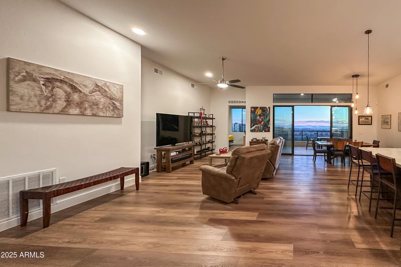 5250 Deer Valley Dr #403, Phoenix, AZ 85054