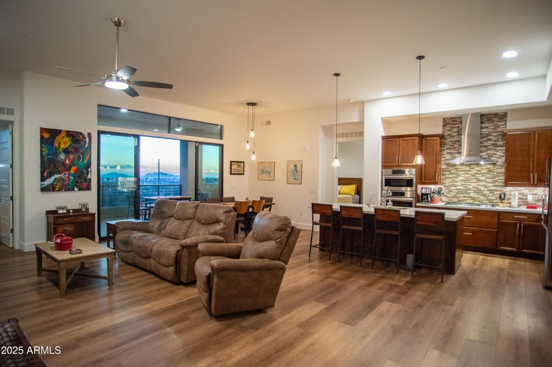 5250 Deer Valley Dr #403, Phoenix, AZ 85054