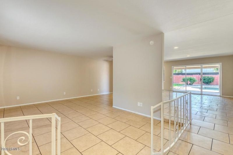 5251 W Harmont Dr, Glendale, AZ 85302