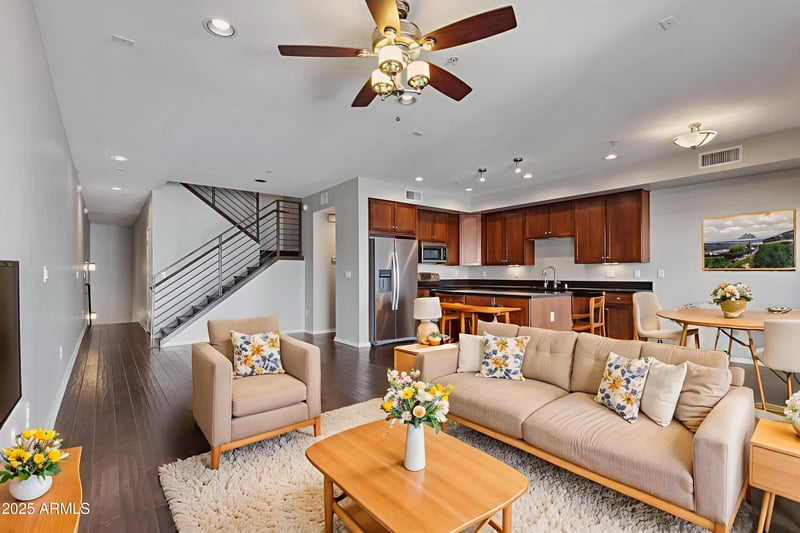 526 1st St #106, Tempe, AZ 85281