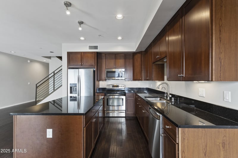 526 1st St #106, Tempe, AZ 85281