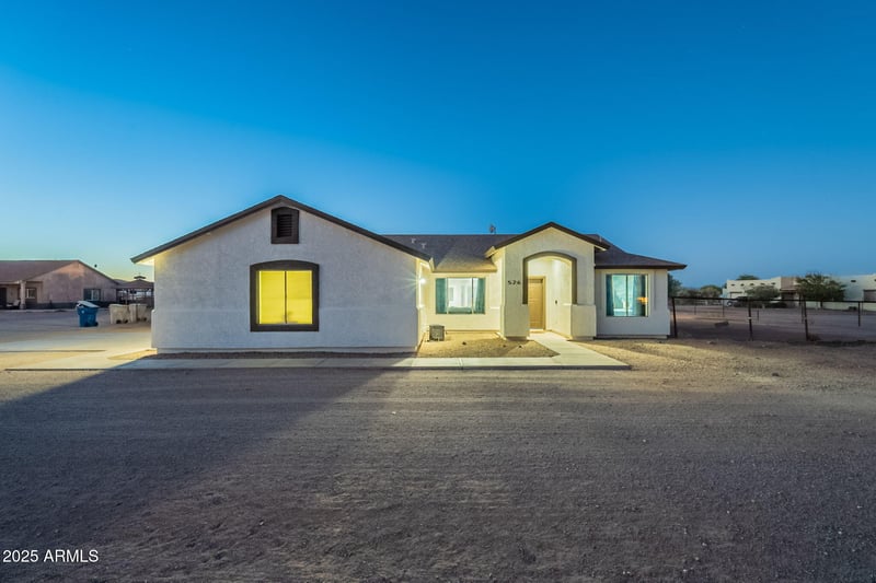 526 Magma Rd, San Tan Valley, AZ 85143