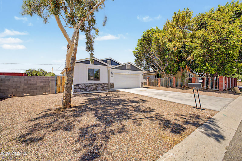 526 S Crismon Rd, Mesa, AZ 85208