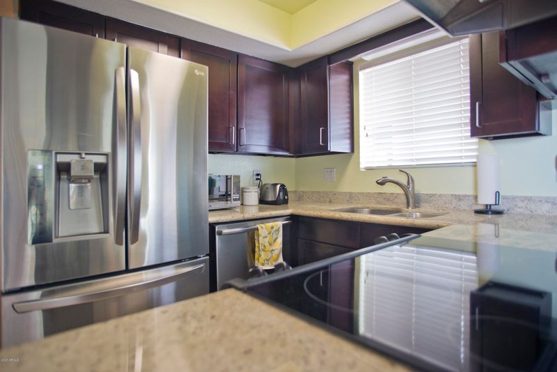 526 W Pebble Beach Dr, Tempe, AZ 85282