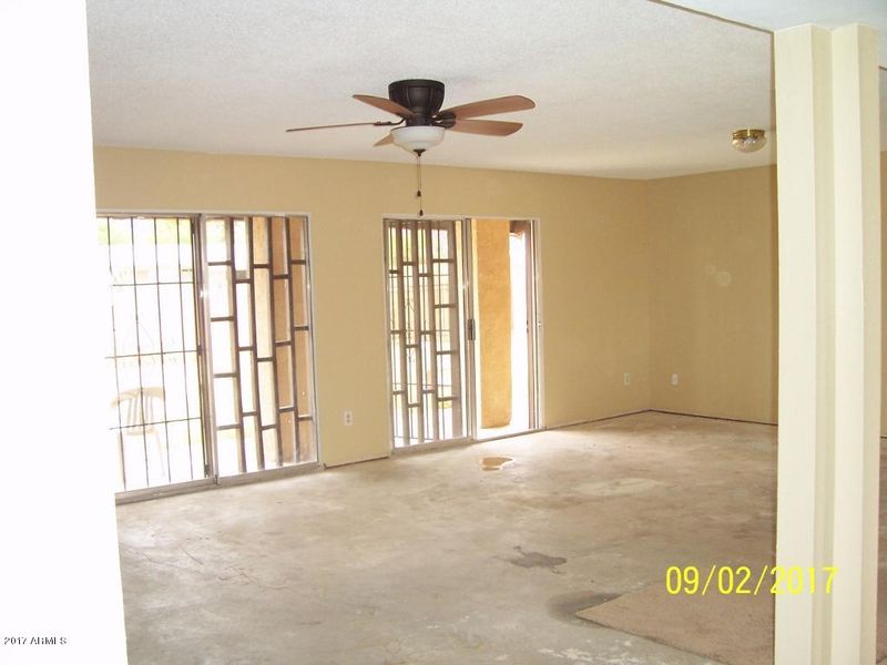 527 E La Mirada Dr, Phoenix, AZ 85042