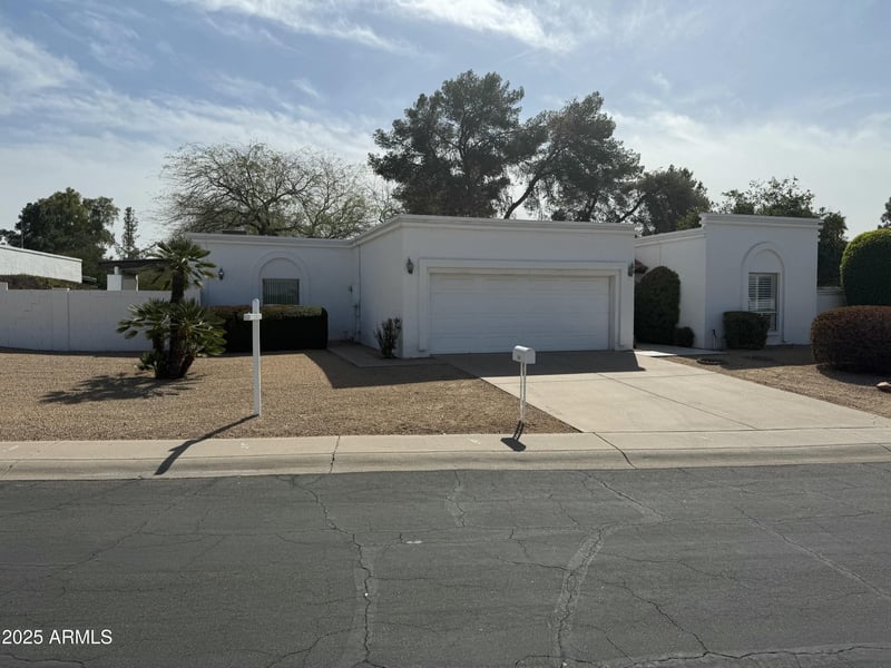 527 Tam Oshanter Dr, Phoenix, AZ 85022