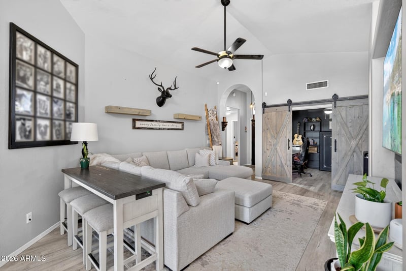 527 W Kelton Ln, Phoenix, AZ 85023