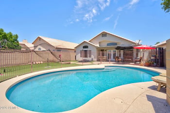 527 Kelton Ln, Phoenix, AZ 85023