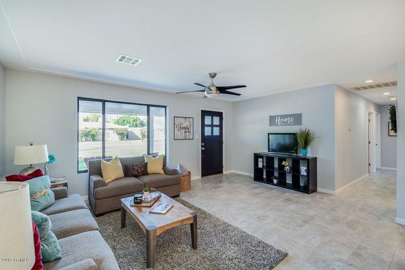 527 W Lawrence Ln, Phoenix, AZ 85021