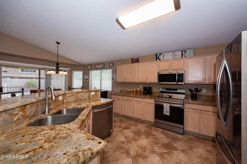 5277 Bryce Ln, Glendale, AZ 85301