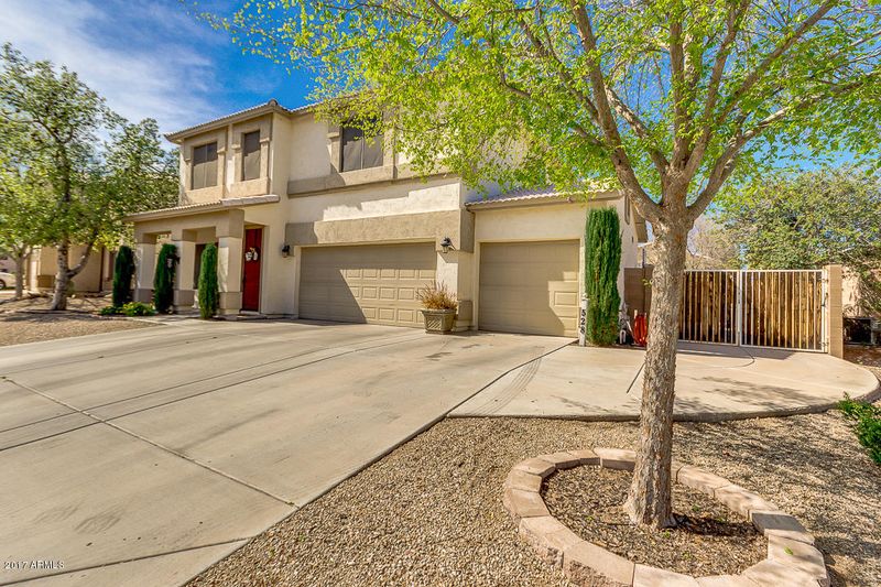 528 E Shawnee Rd, San Tan Valley, AZ 85143