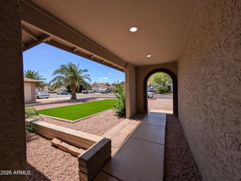 528 Mohawk Ln, Phoenix, AZ 85027