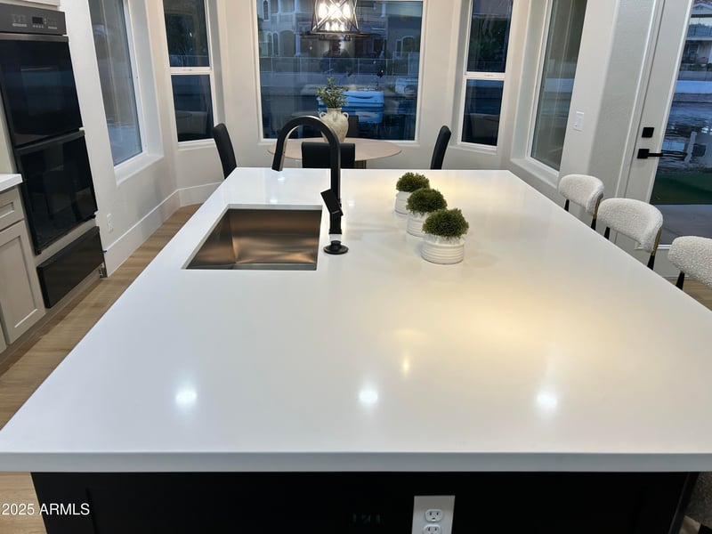 5286 Lone Cactus Dr, Glendale, AZ 85308