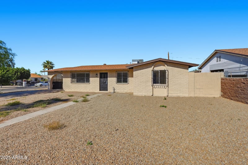 530 Desert Dr, Phoenix, AZ 85041