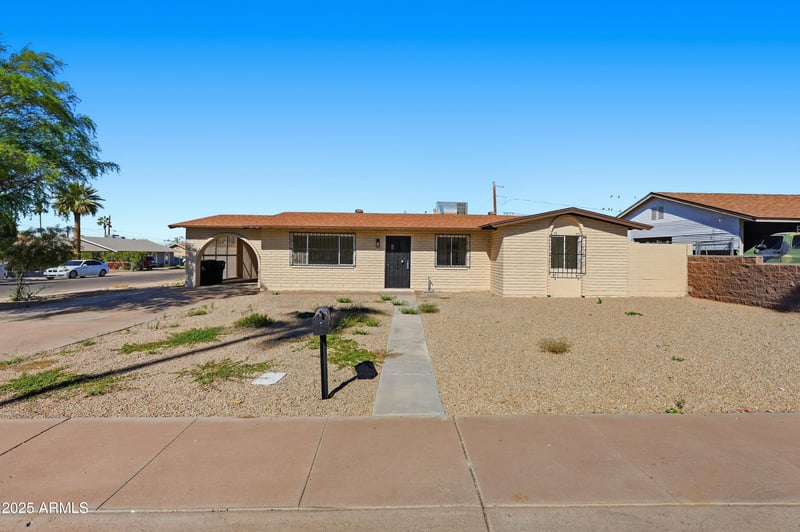 530 Desert Dr, Phoenix, AZ 85041