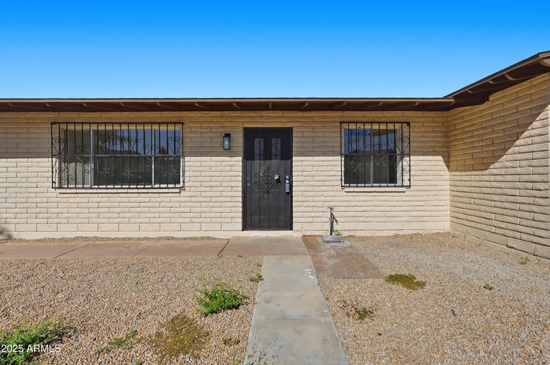 530 Desert Dr, Phoenix, AZ 85041