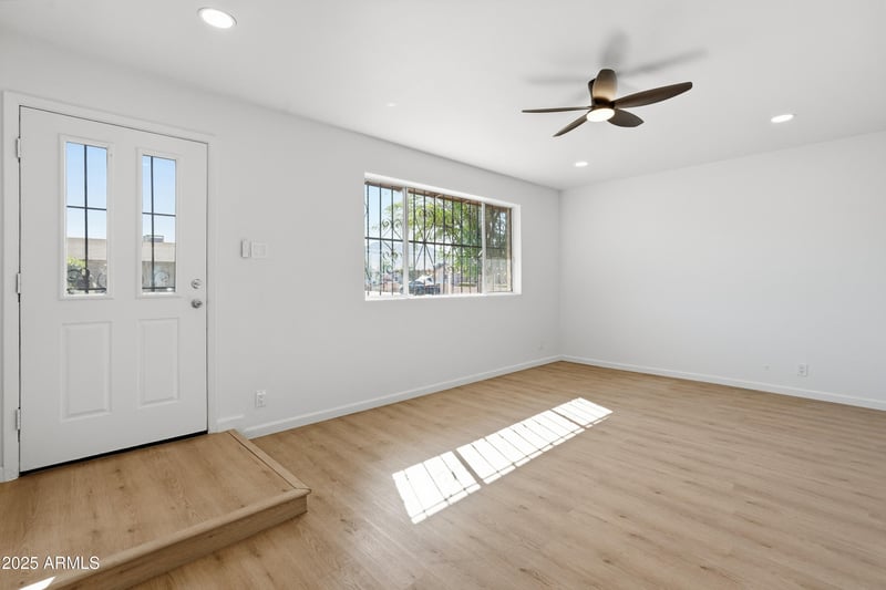 530 Desert Dr, Phoenix, AZ 85041