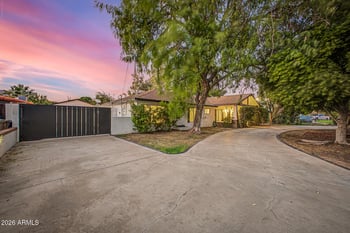 530 Rose Ln, Phoenix, AZ 85012