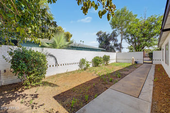 530 Rose Ln, Phoenix, AZ 85012
