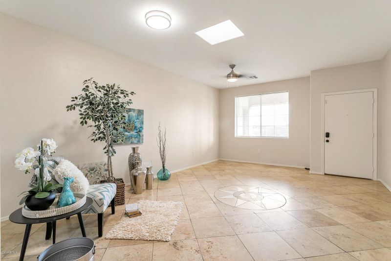 530 E Vogel Ave, Phoenix, AZ 85020