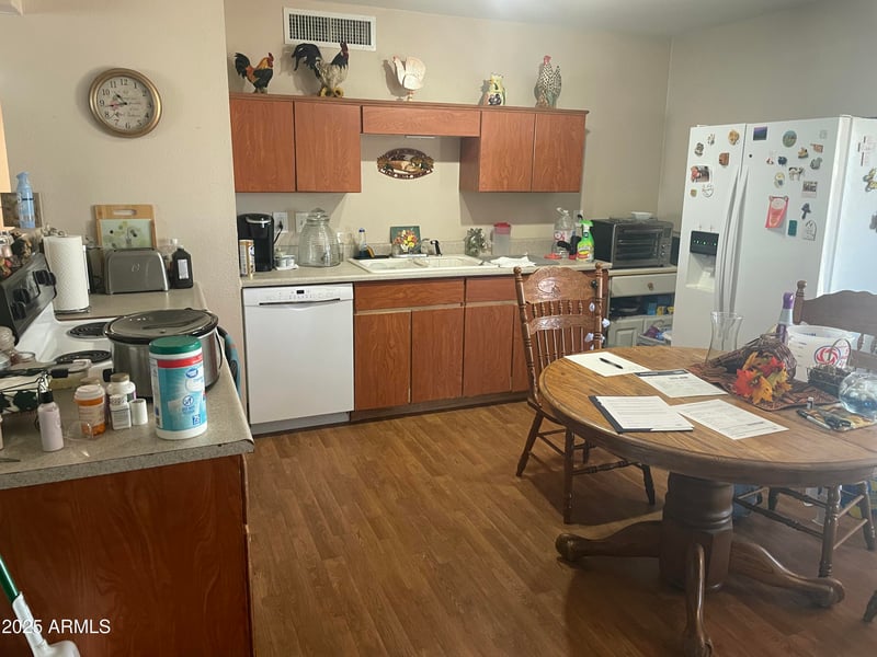 5301 Country Gables Dr, Glendale, AZ 85306