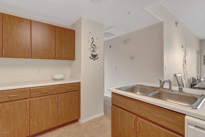 5302 E Van Buren St #2052, Phoenix, AZ 85008