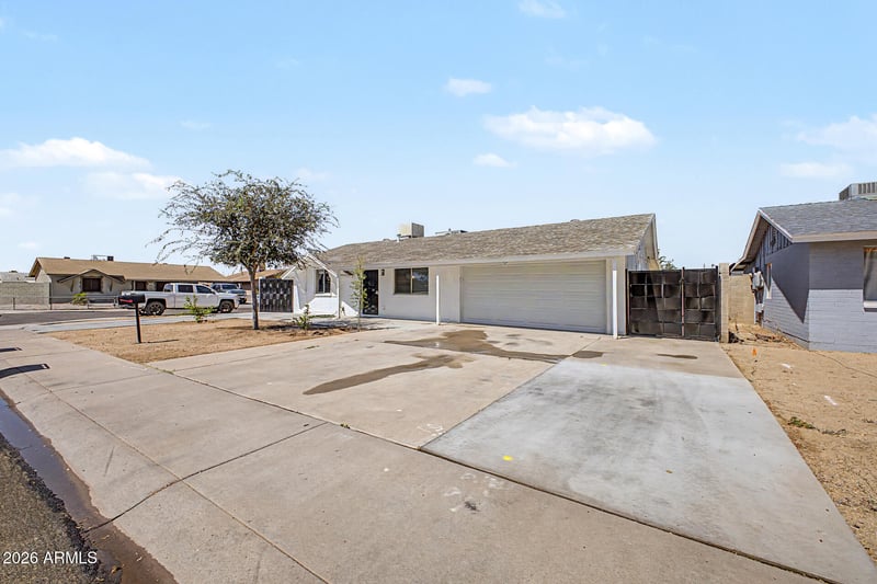 5302 77th Dr, Glendale, AZ 85303