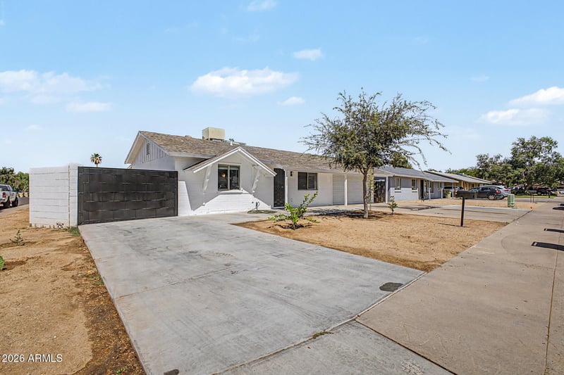 5302 77th Dr, Glendale, AZ 85303