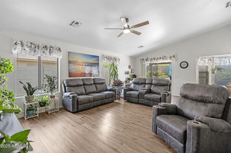 531 Overland Rd, Mesa, AZ 85207