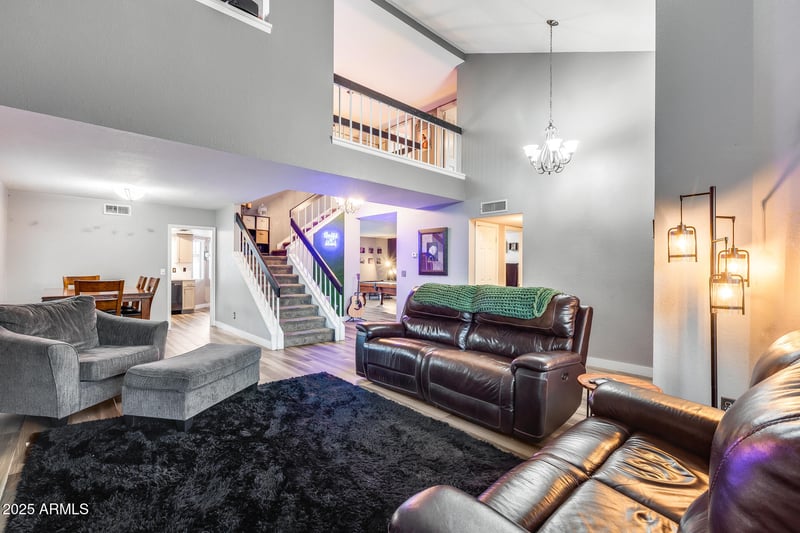 5315 Shaw Butte Dr, Glendale, AZ 85304