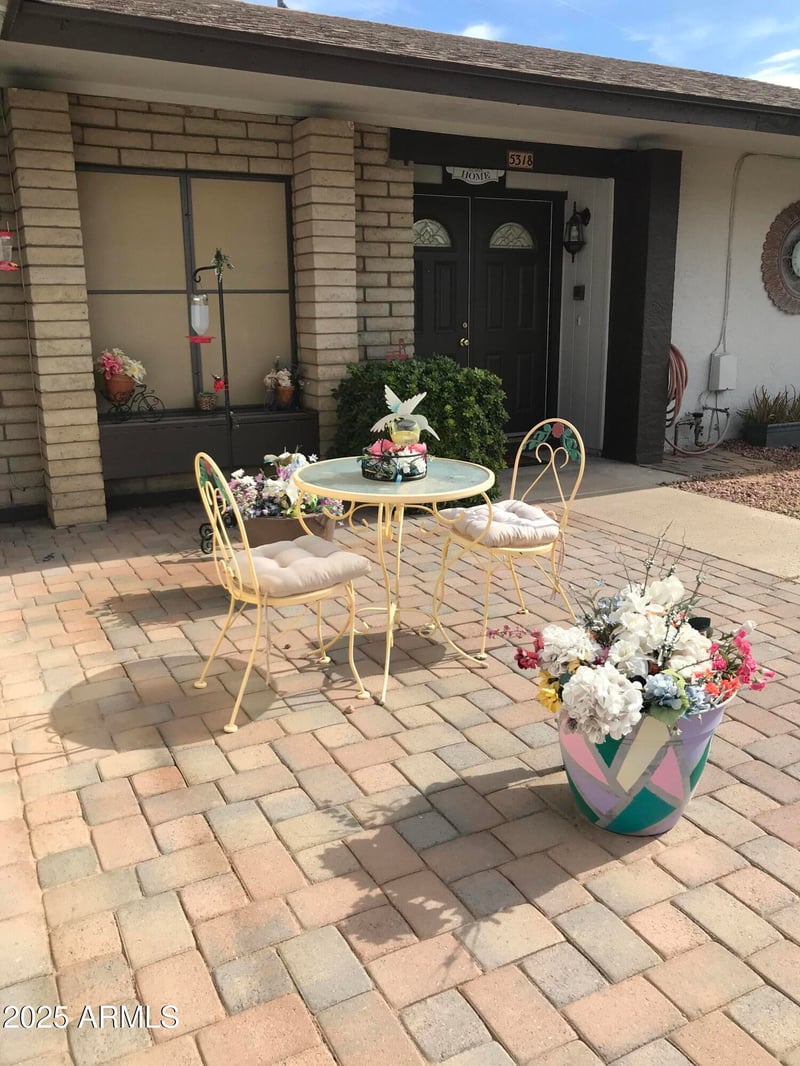 5318 Shaw Butte Dr, Glendale, AZ 85304