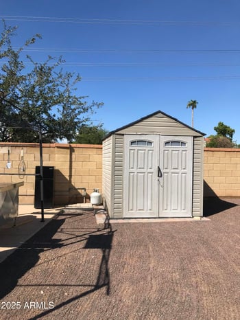 5318 Shaw Butte Dr, Glendale, AZ 85304