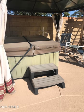 5318 Shaw Butte Dr, Glendale, AZ 85304