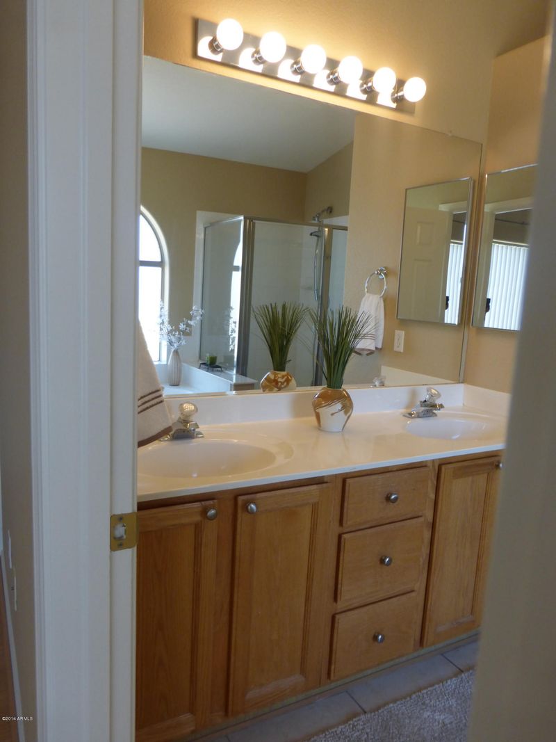 532 W Michelle Dr, Phoenix, AZ 85023