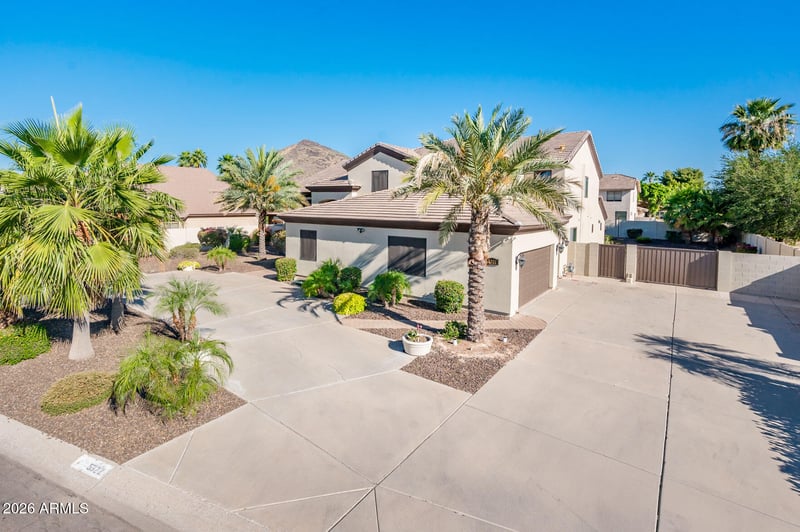 5322 W Whispering Wind Dr, Glendale, AZ 85310