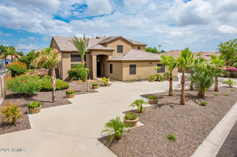 5322 Whispering Wind Dr, Glendale, AZ 85310