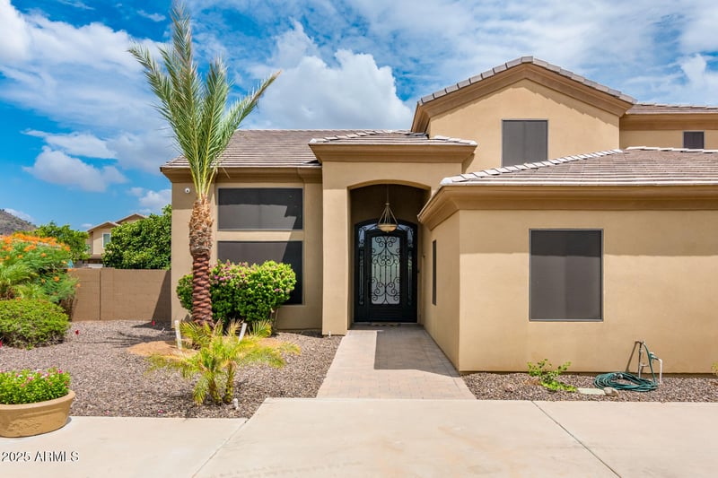 5322 Whispering Wind Dr, Glendale, AZ 85310