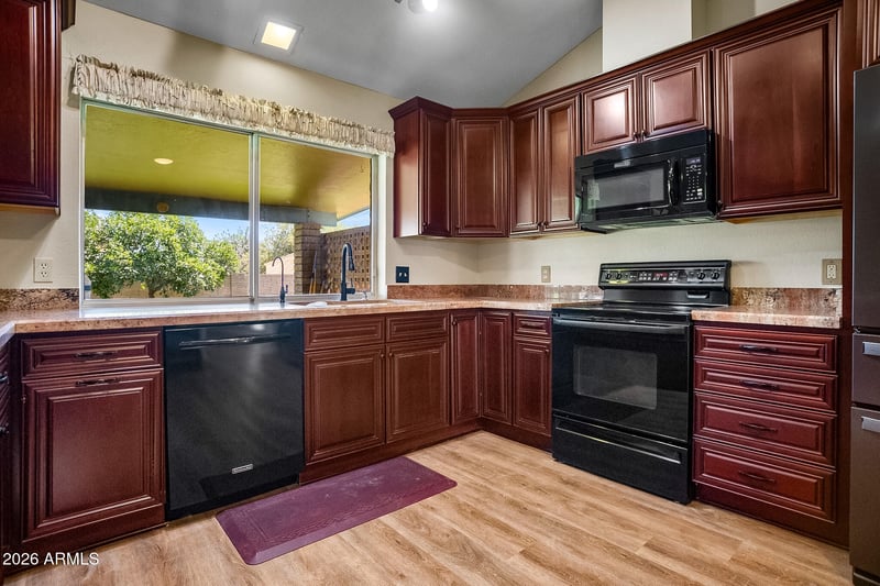 5325 Kings Ave, Glendale, AZ 85306