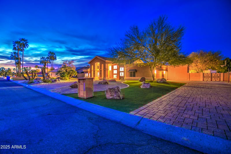 5332 Misty Willow Ln, Glendale, AZ 85310