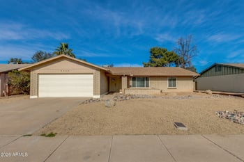 5338 Freeway Ln, Glendale, AZ 85302