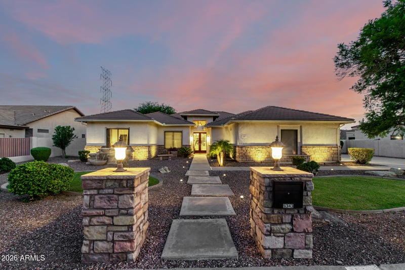 5343 Whispering Wind Dr, Glendale, AZ 85310